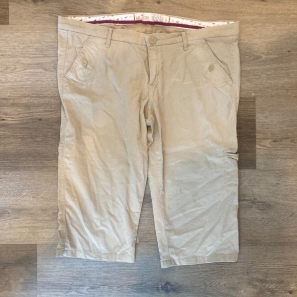 Hollister Khaki Capris Size 9 - Picture 1 of 3